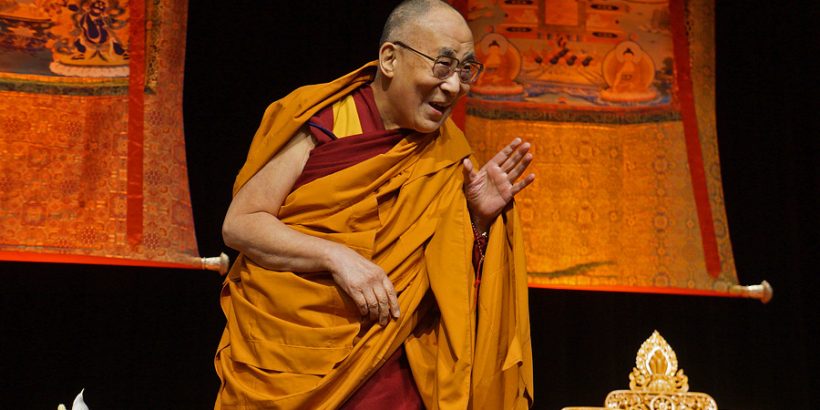 Dalai-Lama-Standing