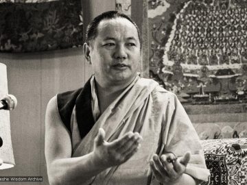 Lama Yeshe_4