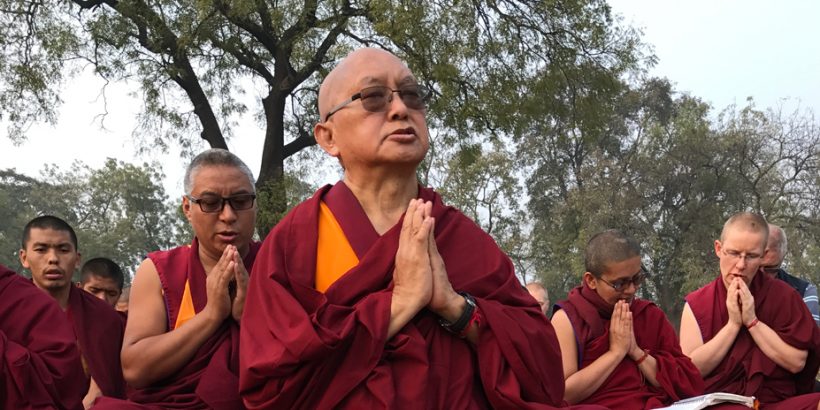 lama-zopa-rinpoche-sarnath-201701-e1521124016181-820x410